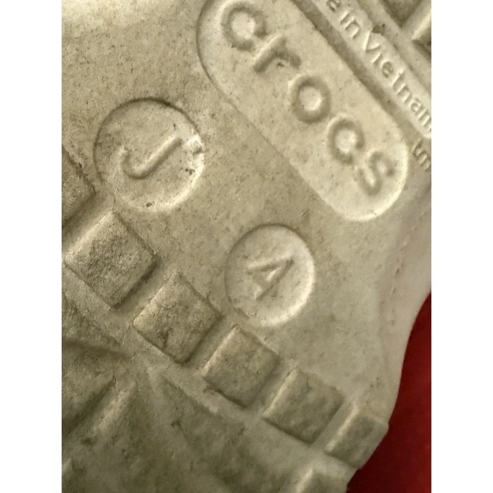 Crocs Sonic Hedgehog Clogs Big Kids J4 Red Fit Women 6 SEGA Gamer Jibbitz Charms